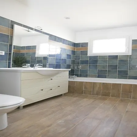 Comfortable With Dishwasher Apartment *